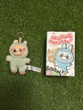 Exciting Macaron The Monsters vinyl Labubu Keychain